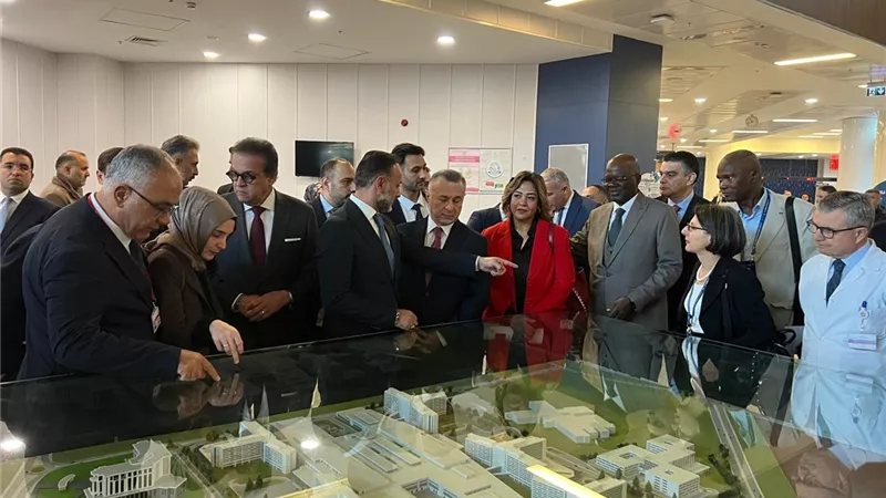 نائب رئيس الوزراء  وزير الصحة يلتقي كبير الأطباء بمستشفى «أنقرة بيلكنت سيتي» 