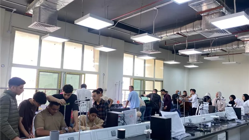 جامعة سويف الأهلية تفعل معمل الفيزياء وتدشن قاعات مخصصة للمعامل الافتراضية