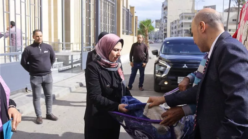 نائبة محافظ دمياط تتسلم 600 بطانية من 