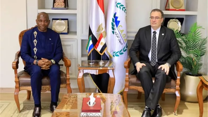 رئيس التنظيم والإدارة يستقبل وزير الإدارة العامة السيراليوني لتعزيز التعاون