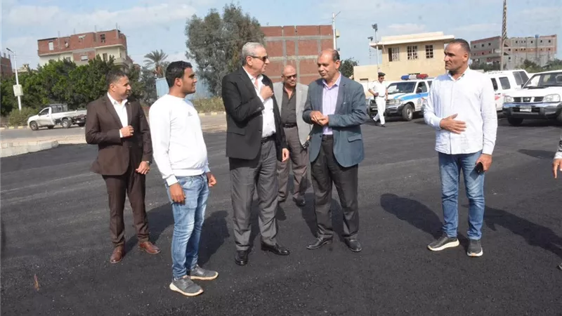 محافظ الغربية يتابع أعمال تركيب الإنترلوك بطريق مصرف الزهار