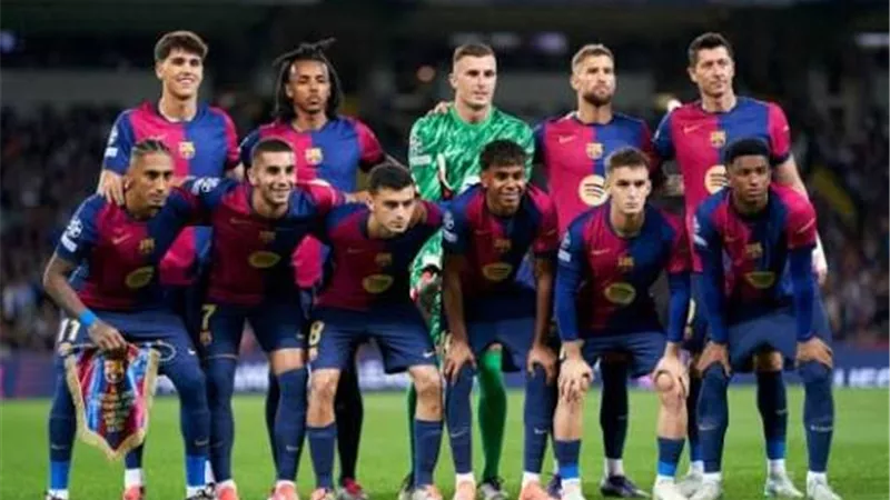 هانز فليك يكشف قائمة برشلونة لملاقاة أتلتيك بلباو في كأس السوبر الإسباني