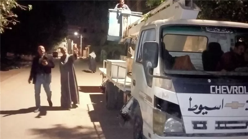 محافظ أسيوط يؤكد رفع كفاءة منظومة الإنارة العامة بالمراكز والمدن والأحياء