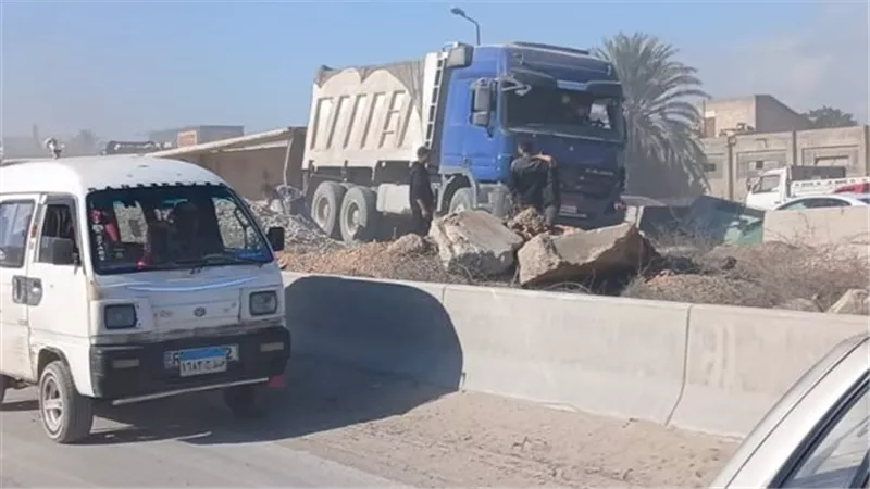 إصابة 3 أشخاص في حادث تصادم سيارتين على طريق الإسكندرية الصحراوي