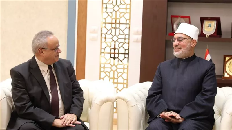 مفتي الجمهورية يستقبل مدير مكتبة الإسكندرية لبحث تعزيز التعاون