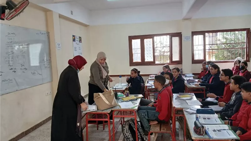 سقوط طالبة من الطابق الثاني بعد إغلاق أبواب مدرسة عليها بالمحلة الكبرى