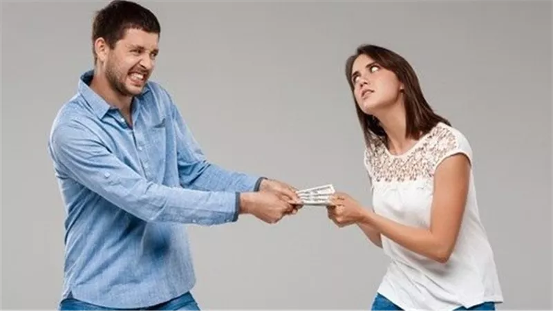 مهندس يلاحق زوجته بدعوى نشوز أمام المحكمة ويتهمها بالاستيلاء على 550 ألف جنيه