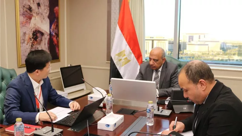 وزير الكهرباء يبحث مع مجموعة الصين الجنوبية التعاون فى دمج الطاقات المتجددة 