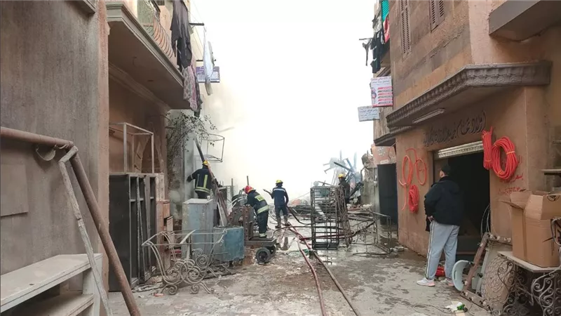فرق المطافئ تواصل أعمال التبريد بعد السيطرة على حريق استوديو مصر