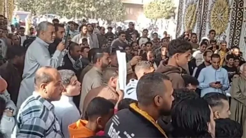 وقفة احتجاجية حاشدة بدائرة الخامسه بالمنوفية 