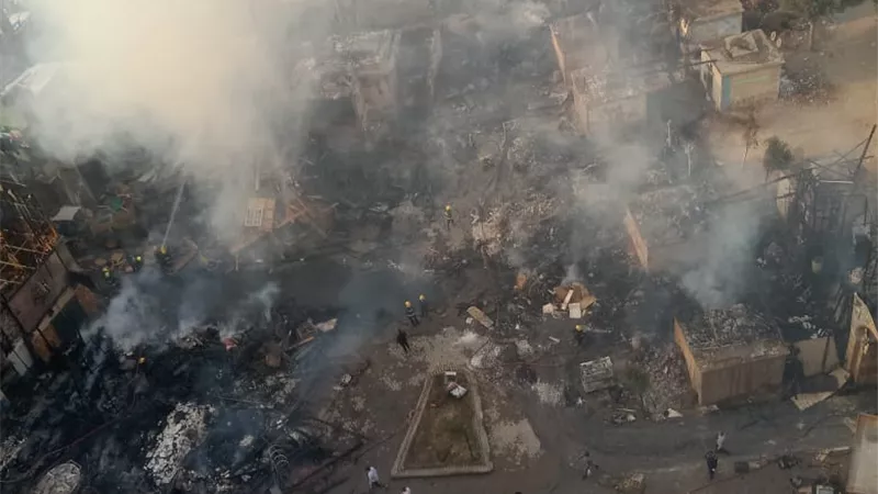 وزير الثقافة يتفقد موقع حريق ديكور مسلسل الكينج داخل استوديو مصر
