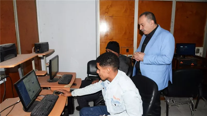 محافظ أسيوط يتابع البرامج التدريبية لعلوم الحاسب الآلي وتكنولوجيا المعلومات