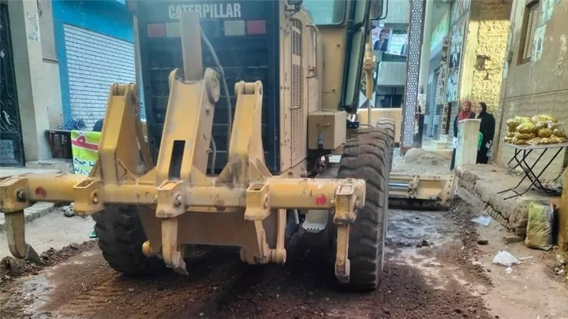 محافظ أسيوط يوجه بمواصلة حملات تمهيد الشوارع ورفع كفاءة النظافة بقرى أبنوب
