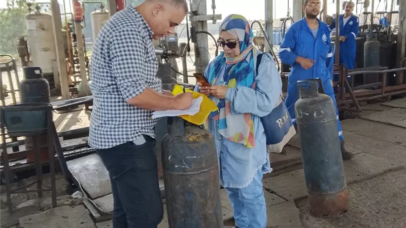 محافظة الجيزة تضبط مصنعًا يتلاعب في تعبئة اسطوانات البوتاجاز