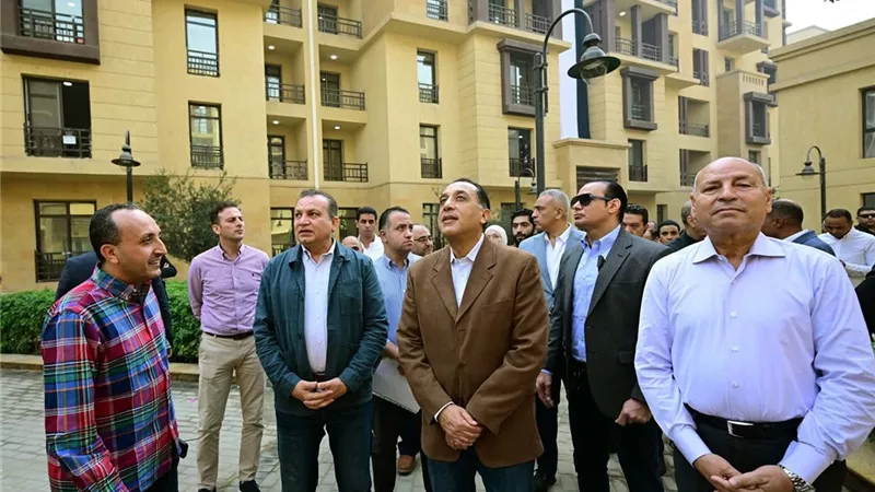 « مدبولي» يتفقد مشروع «روضة السيدة-2» للسكن البديل بمنطقة الطيبي بالسيدة زينب