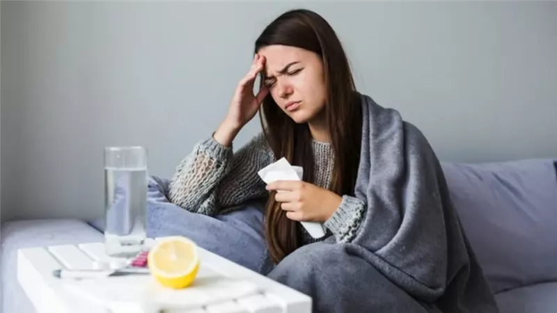 استشاري أمراض معدية يحذر: لا تستخدم المضادات الحيوية لعلاج الإنفلونزا