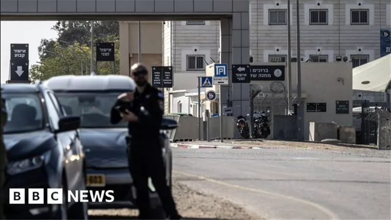 البرادعي: الفلسطينيون يُحرمون من استخدام الحمام ويجبرون على ارتداء الحفاضات