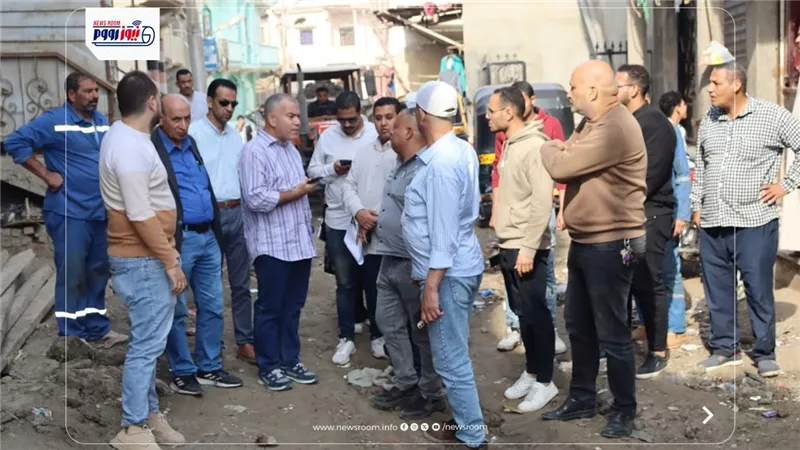 استجابة لشكوى الأهالي.. رئيس مياه الفيوم يتفقد إصلاح كسر خط بعزبة راحيل