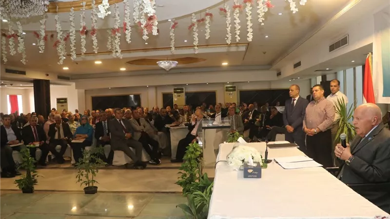 تعرف على تفاصيل نتائج اجتماع نقيب المعلمين مع رؤساء النقابات واللجان الفرعية 
