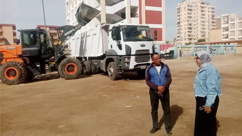 حي الأربعين يكثف حملات النظافة ورفع الاشغالات والتعديات والتراكمات بالشوارع 