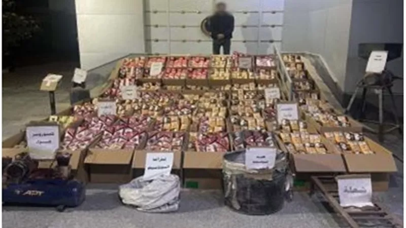 أكبر ضبطية في الفيوم.. 800 ألف قطعة ألعاب نارية بحوزة تاجر في ورشة سرية