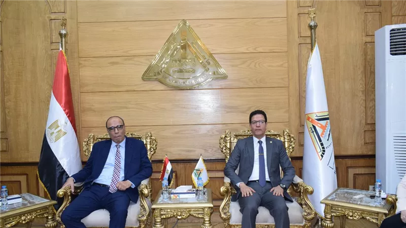 رئيس جامعة بنها يستقبل فريق الاعتماد المؤسسي والبرامجي لاعتماد كلية التمريض