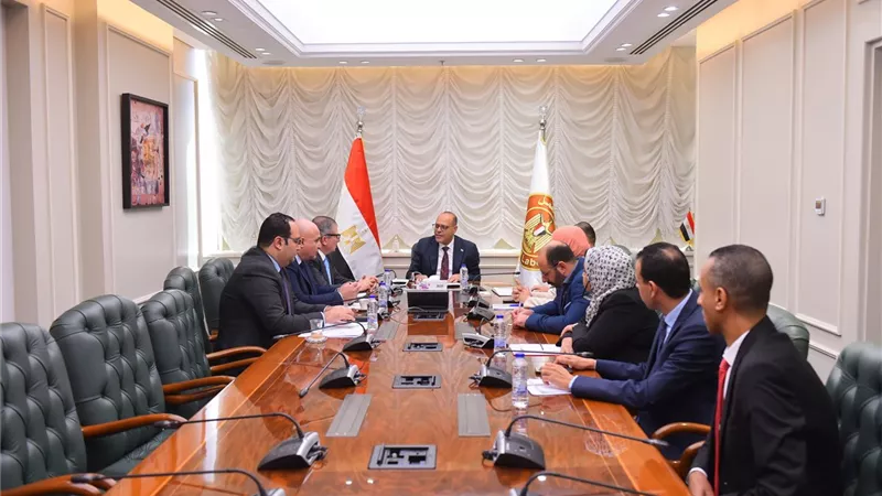 بحث سبل تعزيز التعاون بين وزارة العمل والهيئة القومية للتأمين الاجتماعي
