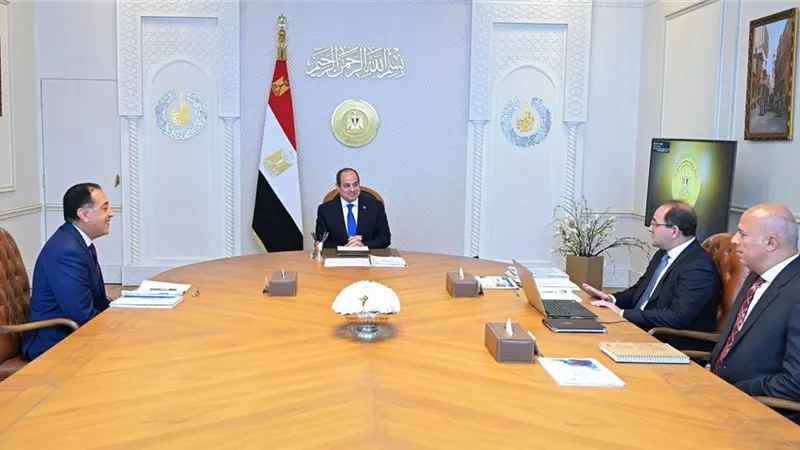 السيسي: العمل على تعزيز الاستثمار في العنصر البشري ببرامج وأفكار مبتكرة