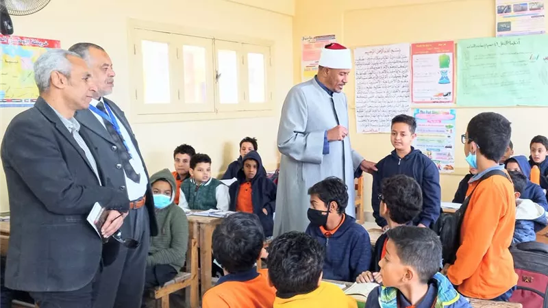 رئيس منطقة السويس الأزهرية يستقبل لجنة الجودة بمعهد بنين المستقبل الابتدائي