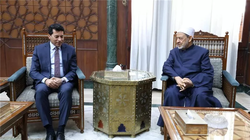 الإلحاد الإلكتروني.. شيخ الأزهر يشدد على ضرورة تحصين الشباب من الغزو الثقافي 