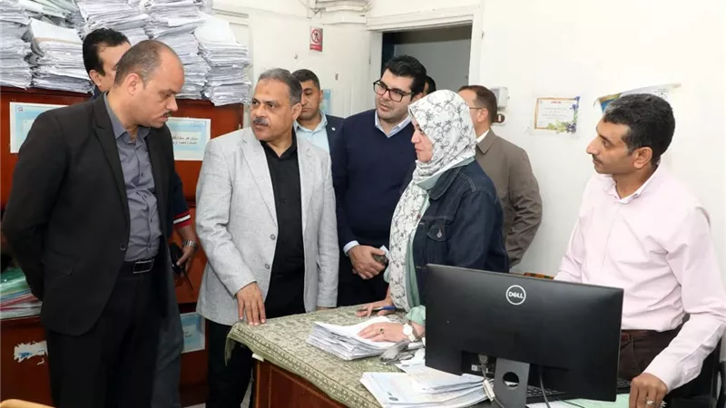 محافظ الشرقية يتفقد الديوان العام في جولة مفاجئة لمتابعة سير العمل