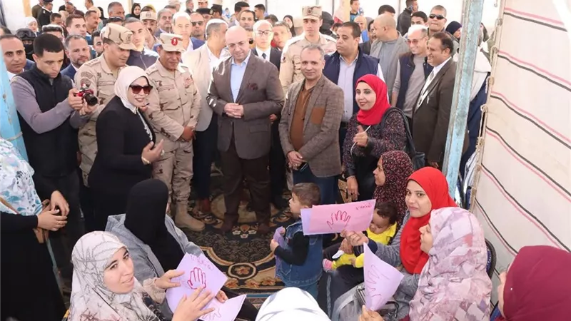 محافظ بني سويف يشيد بدور القوات المسلحة في تعزيز الرعاية الصحية