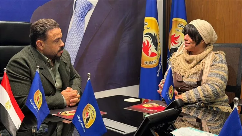 بعد اعتداء الطلاب عليها.. حزب حماة الوطن يكرم معلمة الإسكندرية