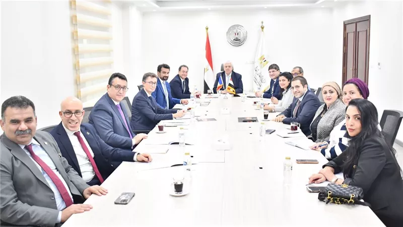 وزير التعليم العالي والسفير الفرنسي يناقشان مستجدات مشروع حرم الجامعة الفرنسية