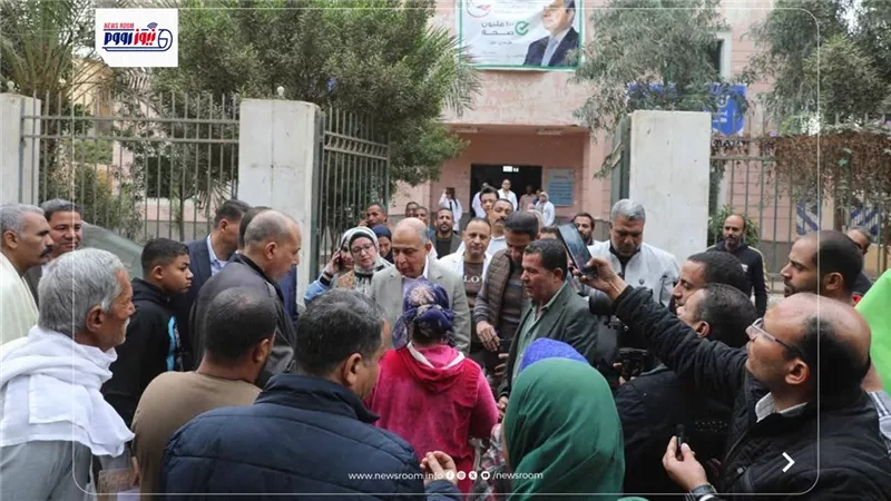 محافظ المنيا يتابع الحالة العامة بشوارع بني محمد سلطان ويشدد لتلبية احتياجاتهم