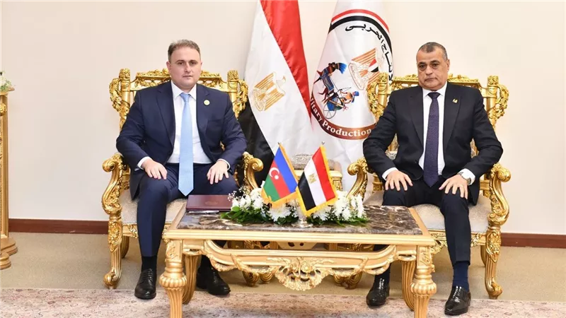 وزير الدولة للإنتاج الحربي يلتقي وزير الصناعات الدفاعية لدولة أذربيجان