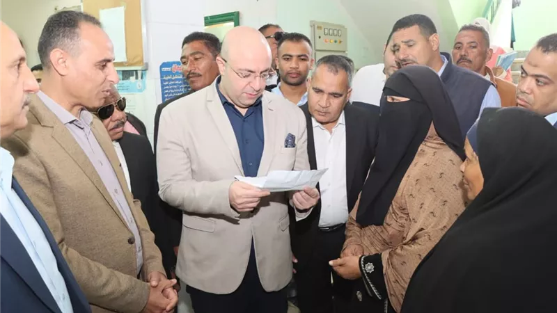 محافظ بني سويف يتفقد انتظام ومستوى الخدمات بوحدة الشوبك الصحية باهناسيا