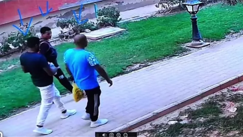 على طريقة لصوص ولكن ظرفاء.. صاحب شقة بدجلة بالمز يفاجئ باللصوص يدخلون لسرقته
