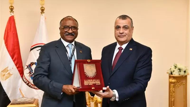 وزير الإنتاج الحربي يستقبل مدير عام منظومة الصناعات الدفاعية السودانية