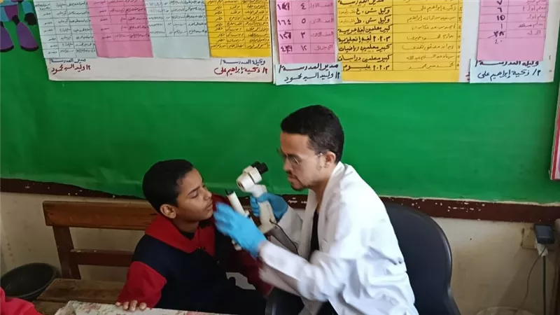 مبادرة «من أجل قلوب أطفالنا»: الكشف الطبي على 155 حالة فى قافلة جامعة بنها 