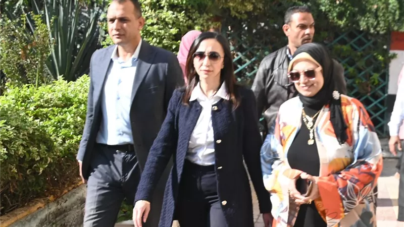 محافظ البحيرة تتفقد عدد من استعدادات لجان انتخابات مجلس النواب بدمنهور  
