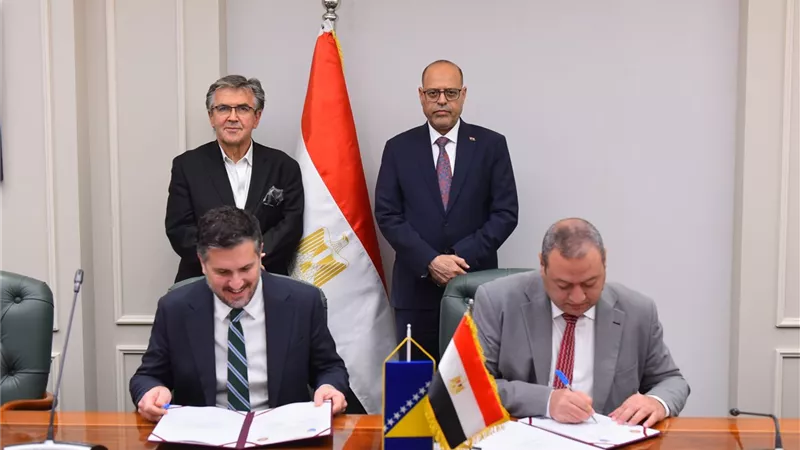 وزير العمل يستقبل سفير البوسنة والهرسك ويشهد توقيع بروتوكول تعاون بين البلدين