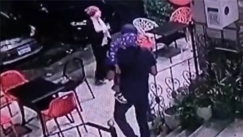 أم مصرية تستغيث بالسيدة انتصار السيسي بعد اختطاف زوجها لابنهما