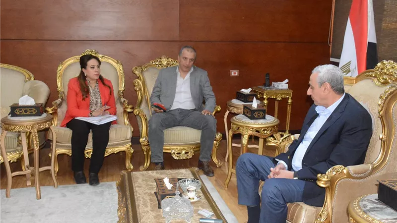محافظ الغربية: لن ندّخر جهدًا لدعم تشغيل مرفق نقل آمن يليق بالمواطنين