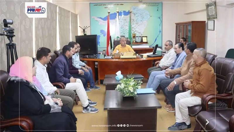 رئيس “مياه الفيوم” يبحث سبل تنشيط التحصيل وتعزيز الإيرادات