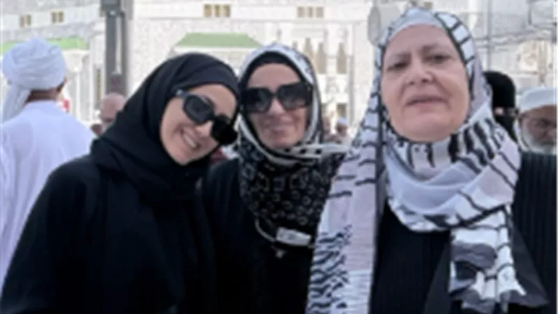 هند عبد الحليم تؤدي مناسك العمرة مع عائلتها وتشارك جمهورها | الصور