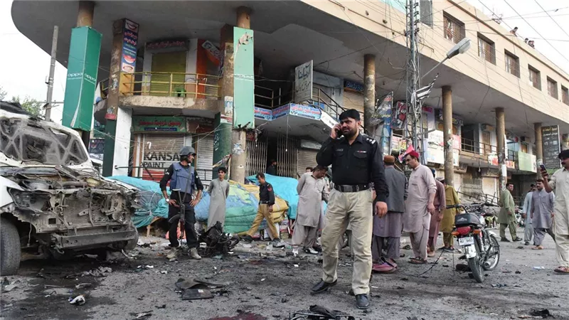 باكستان.. مقتل 3 شرطيين بانفجار سيارة شرطة في ديرا إسماعيل خان