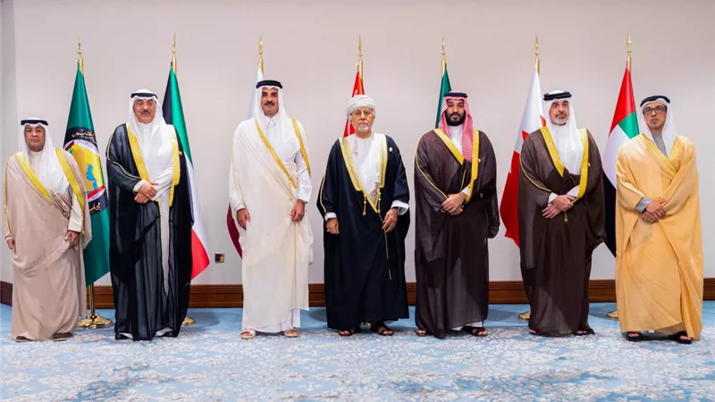 الملك حمد بن عيسى يفتتح القمة الخليجية الـ 46.. من شارك ومن تغيب؟