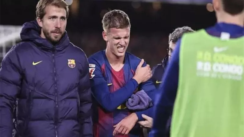 برشلونة يعلن غياب داني أولمو شهرًا بسبب إصابة في الكتف