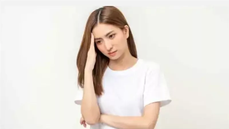 علامات لا يجب تجاهلها .. الأعراض الجسدية للقلق عند النساء 	